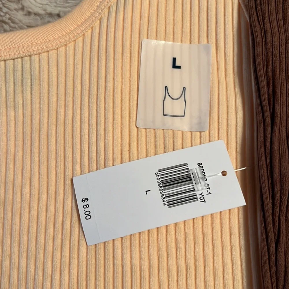 Old Navy Large Tank Tops NWT - Picture 2 of 3